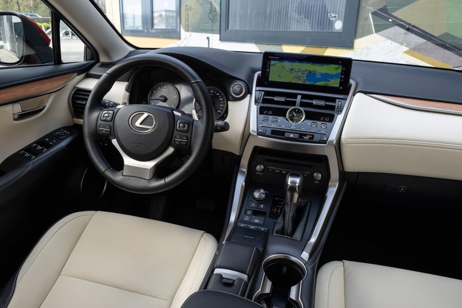 Торпедо Lexus NX200 2018 года  (CIS) (фото 25 из 43)